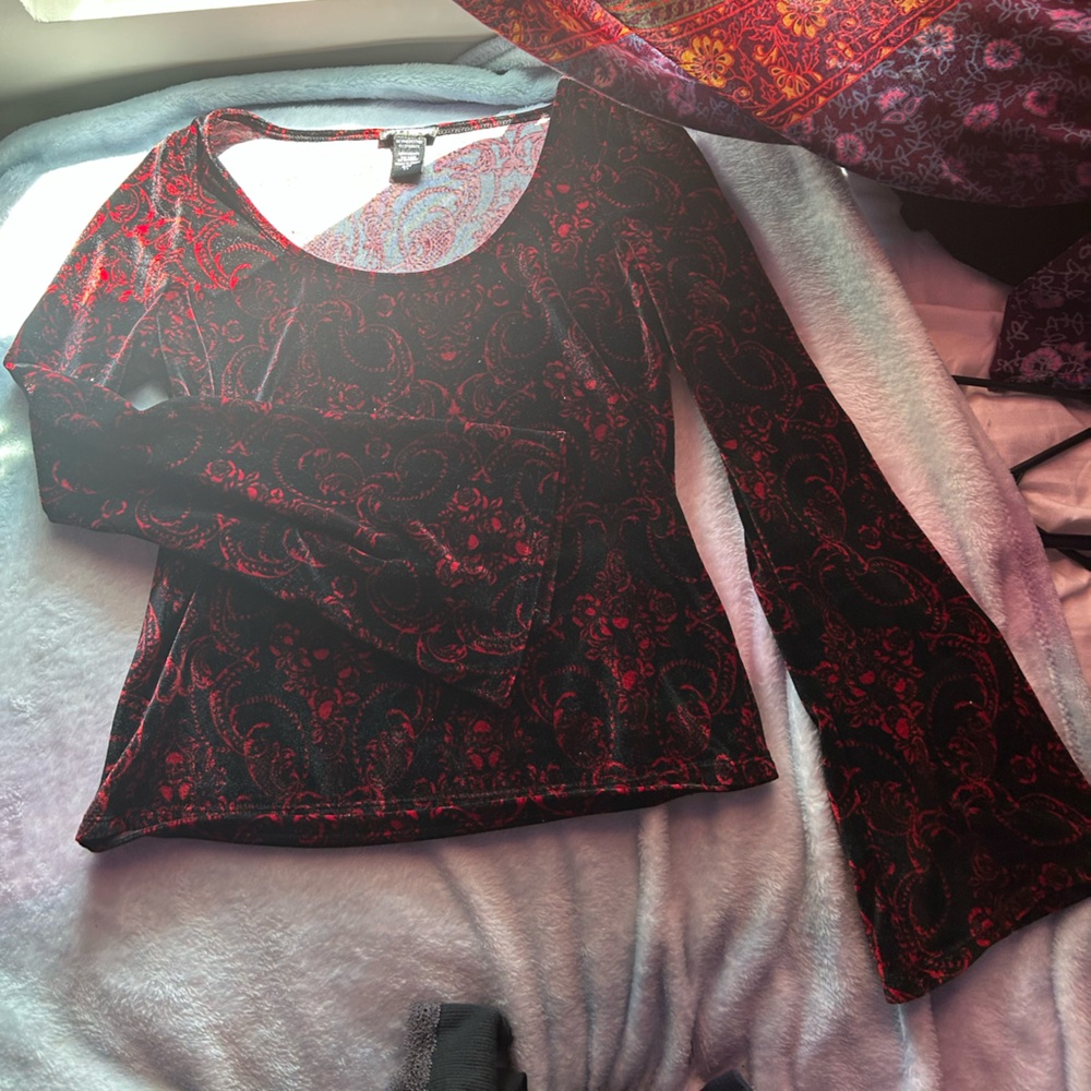 hot topic velour goth filigree top